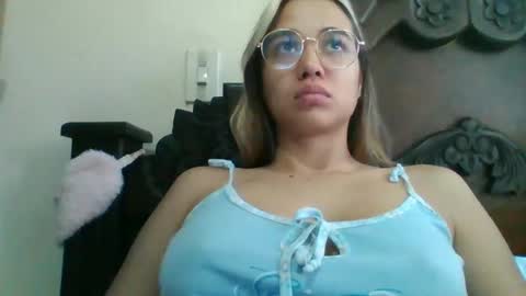 Snapshot of triana_bell chatting on 01/12/25, 03:57 triana_bell online show from 01/12/25, 03:57