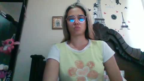 Snapshot of triana_bell chatting on 02/17/25, 04:37 triana_bell online show from 02/17/25, 04:37