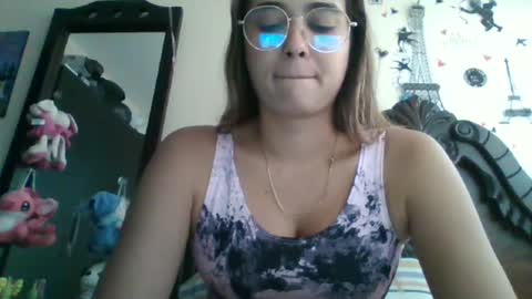 Snapshot of triana_bell chatting on 10/11/25, 01:53 triana_bell online show from 10/11/25, 01:53