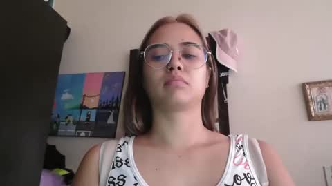 triana_bell online show from 03/06/26, 05:53