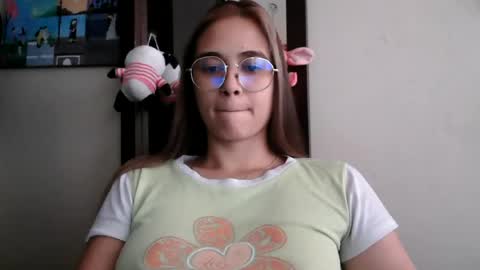 Snapshot of triana_bell chatting on 06/25/26, 04:44 triana_bell online show from 06/25/26, 04:44
