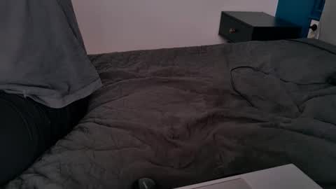 Snapshot of tribu3000 chatting on 10/09/25, 10:24 MudSlav online show from 10/09/25, 10:24