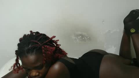 Snapshot of triceeyy chatting on 11/23/25, 09:09 Tracy online show from 11/23/25, 09:09