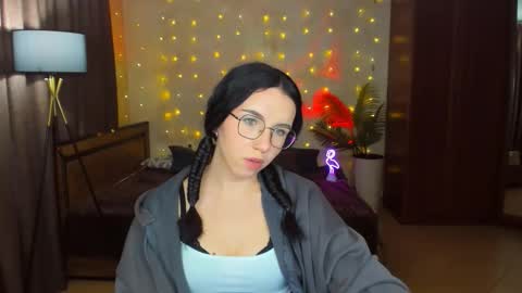 TriciaDaisy online show from 04/27/26, 11:30