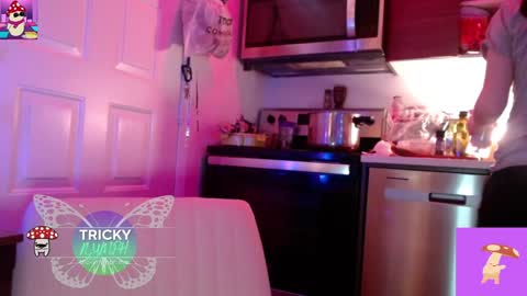 Cassie online show from 10/02/25, 06:42