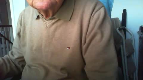 Snapshot of triggerfinger1 chatting on 11/17/25, 03:51 Steve online show from 11/17/25, 03:51