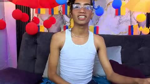 Snapshot of triiangel_latinboy chatting on 07/09/26, 12:42 Johan online show from 07/09/26, 12:42