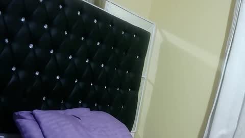Snapshot of trinatrina94 chatting on 12/22/25, 03:53 trinatrina94 online show from 12/22/25, 03:53