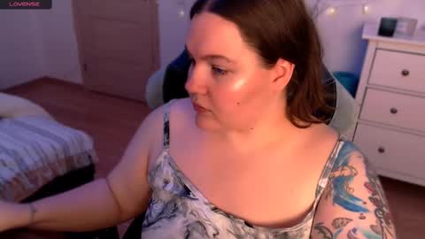 Snapshot of trinititi chatting on 02/09/25, 04:29 Tina online show from 02/09/25, 04:29