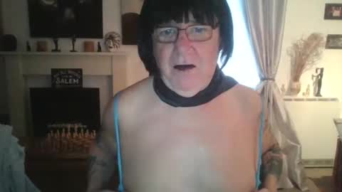 Snapshot of trinity1011 chatting on 03/11/25, 06:43 trinity1011 online show from 03/11/25, 06:43