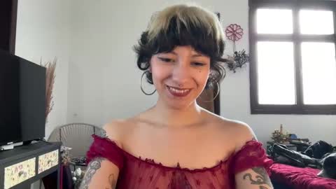 Snapshot of trinitysecrets chatting on 12/31/24, 08:45 trinitysecrets online show from 12/31/24, 08:45