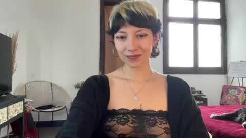 Snapshot of trinitysecrets chatting on 01/05/25, 07:28 trinitysecrets online show from 01/05/25, 07:28