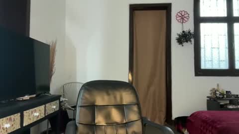 Snapshot of trinitysecrets chatting on 01/05/25, 10:29 trinitysecrets online show from 01/05/25, 10:29