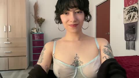 Snapshot of trinitysecrets chatting on 02/06/25, 07:51 trinitysecrets online show from 02/06/25, 07:51