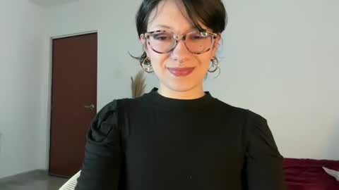 Snapshot of trinitysecrets chatting on 09/15/25, 08:09 trinitysecrets online show from 09/15/25, 08:09