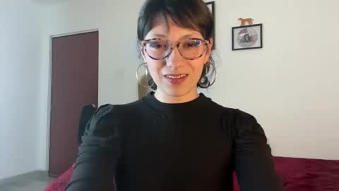 Snapshot of trinitysecrets chatting on 09/28/25, 07:52 trinitysecrets online show from 09/28/25, 07:52