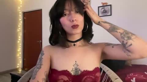 Snapshot of trinitysecrets chatting on 04/03/26, 06:39 trinitysecrets online show from 04/03/26, 06:39