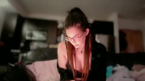 Snapshot of trinityxsecret chatting on 11/30/25, 07:40 MadisonMontgomery online show from 11/30/25, 07:40