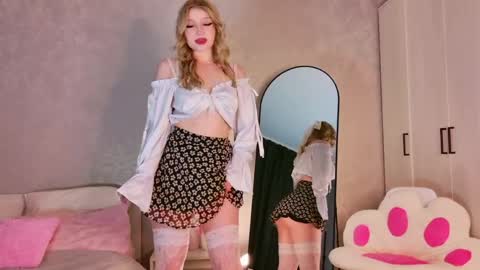 Snapshot of trinnitysweet chatting on 04/08/26, 02:39 Luna online show from 04/08/26, 02:39