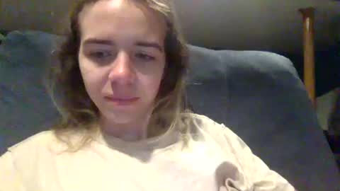 trippybb222 online show from 10/17/25, 02:19