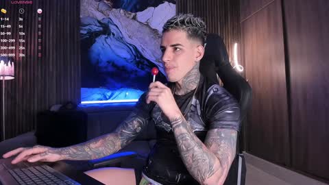 Snapshot of trisstan_ chatting on 12/27/24, 09:43 Alexander online show from 12/27/24, 09:43