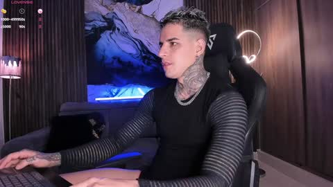 Snapshot of trisstan_ chatting on 01/06/25, 09:43 Alexander online show from 01/06/25, 09:43