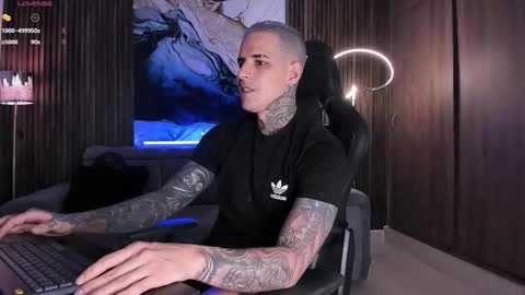 Snapshot of trisstan_ chatting on 10/26/25, 08:59 Alexander online show from 10/26/25, 08:59