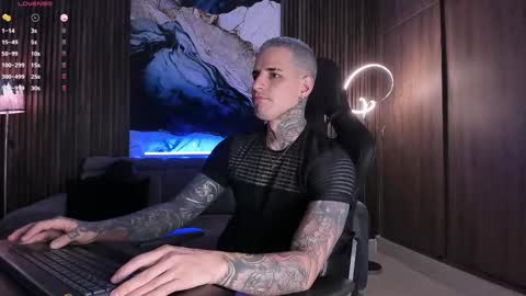 Snapshot of trisstan_ chatting on 10/27/25, 05:17 Alexander online show from 10/27/25, 05:17