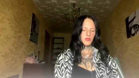 Snapshot of tristalevy chatting on 10/17/25, 08:22 Sofa Im new here and so far I do not take off the panties online show from 10/17/25, 08:22