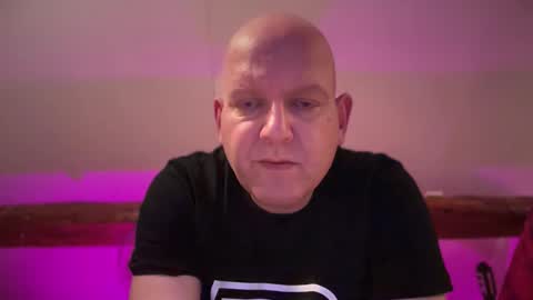 Snapshot of tritonspace chatting on 09/28/25, 02:06 Triton online show from 09/28/25, 02:06