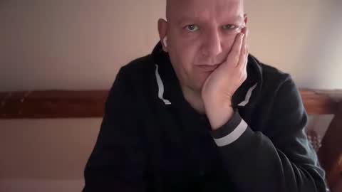 Snapshot of tritonspace chatting on 10/19/25, 01:34 Triton online show from 10/19/25, 01:34