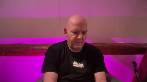 Snapshot of tritonspace chatting on 10/24/25, 05:04 Triton online show from 10/24/25, 05:04