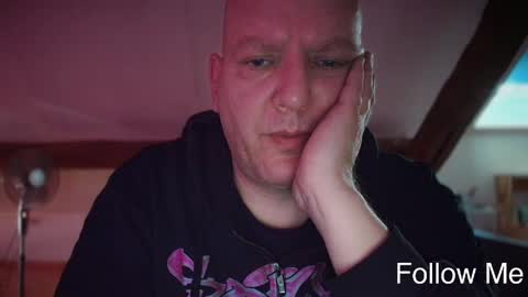 Triton online show from 05/17/26, 03:52