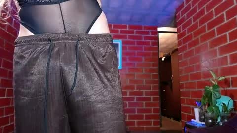 Snapshot of trix_fiore_oficial chatting on 04/04/26, 11:13 Trix online show from 04/04/26, 11:13