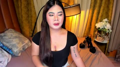 Snapshot of trixiemoore_ chatting on 03/18/26, 07:44 TRIXIE online show from 03/18/26, 07:44