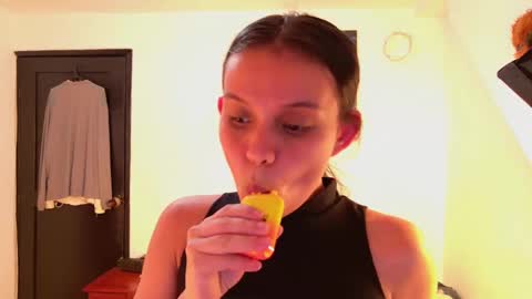 trixx_01 online show from 10/08/25, 05:49