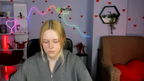 Snapshot of trixy_melison chatting on 04/08/26, 12:05 Trixy online show from 04/08/26, 12:05