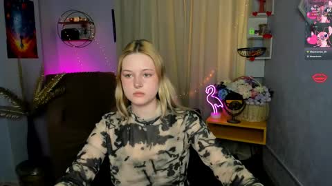 Snapshot of trixy_melison chatting on 04/14/26, 12:11 Trixy online show from 04/14/26, 12:11