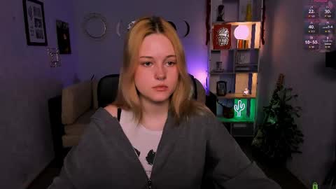 Snapshot of trixy_melison chatting on 04/20/26, 12:19 Trixy online show from 04/20/26, 12:19