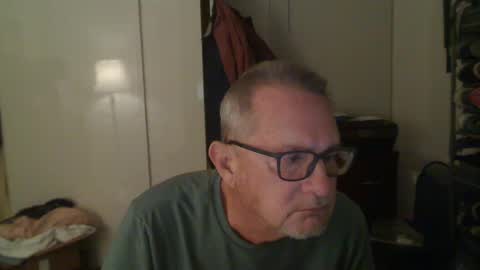 Snapshot of troffer1020 chatting on 01/22/25, 05:26 Troffer online show from 01/22/25, 05:26