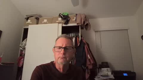 Snapshot of troffer1020 chatting on 02/05/25, 12:20 Troffer online show from 02/05/25, 12:20