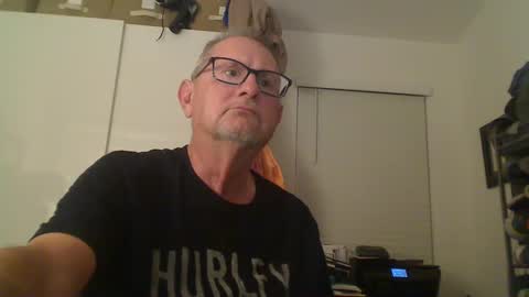 Snapshot of troffer1020 chatting on 02/26/25, 01:00 Troffer online show from 02/26/25, 01:00