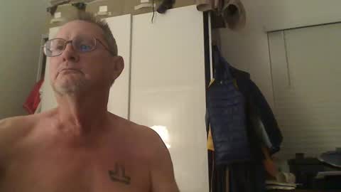 Snapshot of troffer1020 chatting on 10/31/25, 02:01 Troffer online show from 10/31/25, 02:01