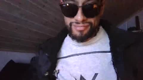 Snapshot of tropppel888 chatting on 11/26/25, 02:45 Open minded - Hetro - Male online show from 11/26/25, 02:45