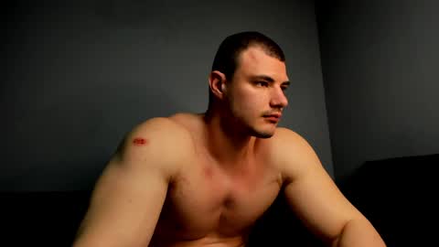 Snapshot of troy_bigtitan chatting on 04/25/26, 01:41 Troy online show from 04/25/26, 01:41