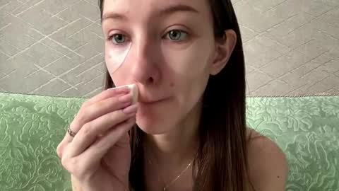 Snapshot of troybailly chatting on 03/29/26, 09:20 Hello Viola here Help me to make 50 thumbs up 333 online show from 03/29/26, 09:20