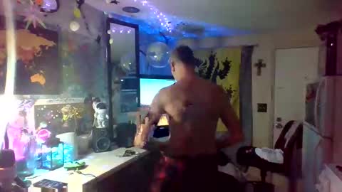 Snapshot of troystack41 chatting on 11/12/25, 04:02 troystack41 online show from 11/12/25, 04:02