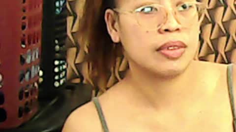Snapshot of truefilipinabeauty chatting on 04/01/26, 01:28 emily online show from 04/01/26, 01:28