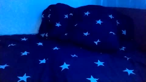 Snapshot of trypophob1a chatting on 12/31/24, 12:32 Emilum online show from 12/31/24, 12:32