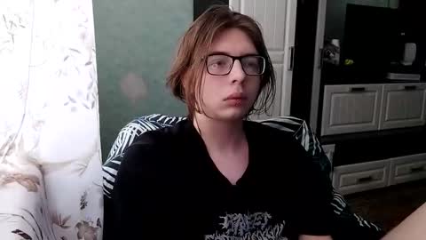 Snapshot of trypophob1a chatting on 03/02/26, 08:32 Emilum online show from 03/02/26, 08:32